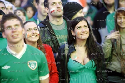 Gdansk. Mistrzostwa europy w pilce noznej. Kibice ogladaja...