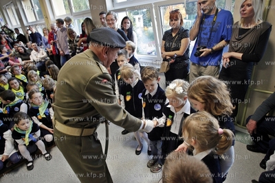 Szkola podstawowa nr 9 w Sopocie. Uroczystosc pasowania...