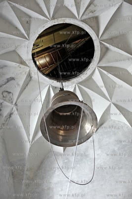 Gdansk. Kosciol sw. Katarzyny. Montaz 50 dzwonu carillonu,...