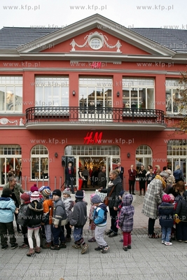 Otwarcie sklepow H&M i Rossmann na ul. Bohaterow Monte...