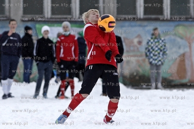 Gdansk Zaspa. Pilkarski turniej dzikich druzyn Do przerwy...