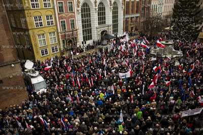 Gdańsk. Długi Targ. Demonstracja przeciwko rządom...