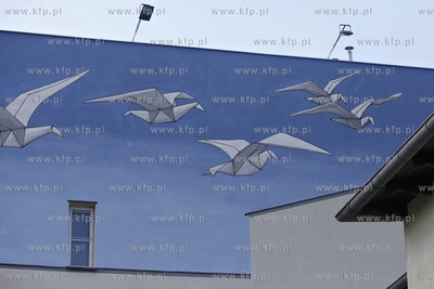 Nowy mural widoczny na scianie z placyku za Spatifem...