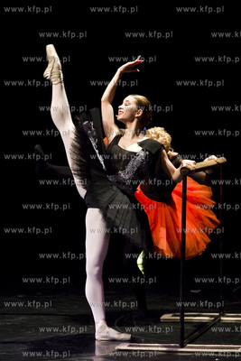 Opera Bałtycka. Opera TU  ! TU ! Choć cztery struny...