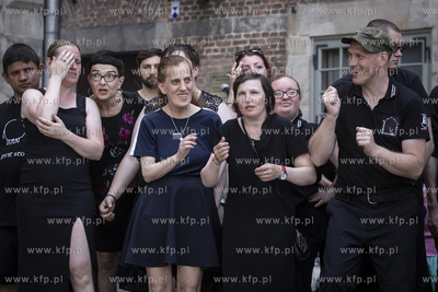 Gdańsk. ul. Długa i Długi Targ. Parada na zakończenie...