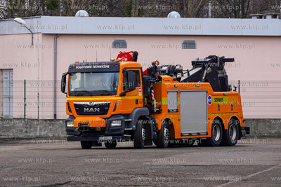 Zajezdnia autobusowa Hallera.Wóz techniczny - holownik...