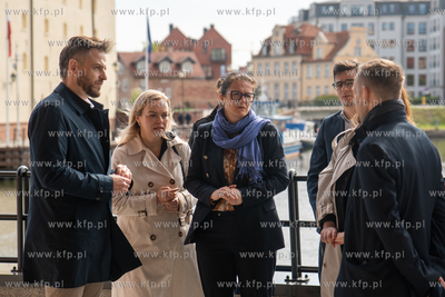 Spacer wyremontowanym Długim Pobrzeżem z udziałem...