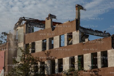 Stocznia Cesarska, ul. Popiełuszki. Wyburzanie budynku...