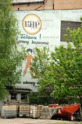 Stocznia Gdanska w niedziele. n/z haslo BHP 17.05.2009...