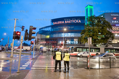 Gdansk Wrzeszcz. Ewakuacja Centrum Hadlowego Galeria...