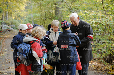 Gdansk. Cmentarz Srebrzysko. Zywa lekcja historii,...