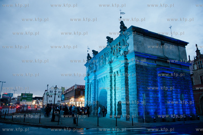 Gdansk. Oswietlona na niebiesko Brama Wyzyna. Okazja...