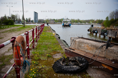 Gdansk. Przeprawa promowa laczaca Nowy Port i Wisloujscie.
05.05.2012
fot....