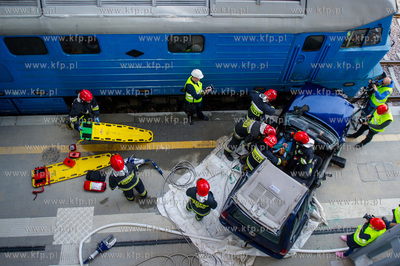 Gdansk. Cwiczenia Strazy Pozarnej na nowo budowanym...
