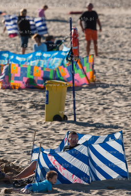 Gdansk. Letni wypoczynek na plazy miejskiej Stogi....