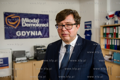 Gdynia. Posel na Sejm Tadeusz Aziewicz jako pierwszy...