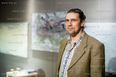 Gdansk. Klub Zak. Malarski performance Mikolaja Harmozy...