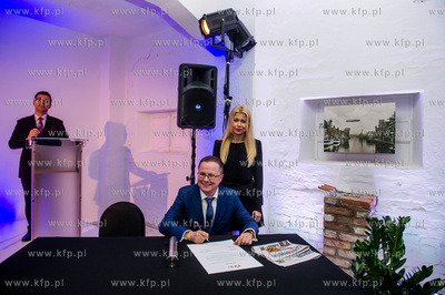 Gdansk. Wyspa Spichrzow. Uroczystosc wmurowania kamienia...