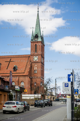 Koscierzyna. Kosciol parafialny pw. Zmartwychwstania...