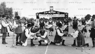 Dozynki w Sierakowicach na Kaszubach. 16.09.1979 
odb_13_08_28
Fot....