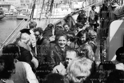 Powitanie w basenie żeglarskim w Gdyni  powracającego...