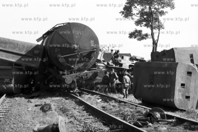 Katastrota kolejowa w Skowarczu. Na stojący pod semaforem...