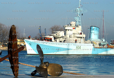 Historyczny niszczyciel ORP BLYSKAWICA wraca na  skwer...