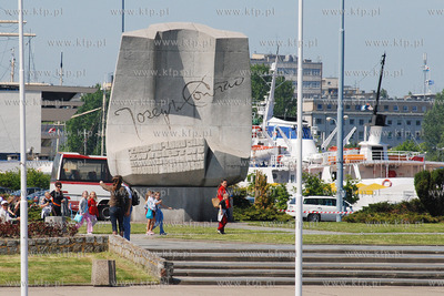 Gdynia. Pomnik Jozefa Konrada Korzeniowskiego przy...