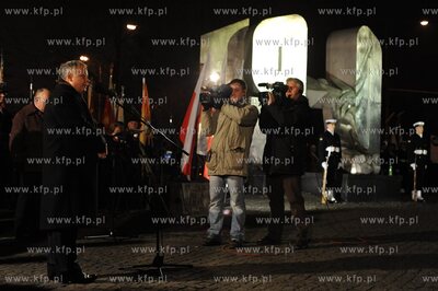 Pomnik Ofiar Grudnia 1970, Gdynia Stocznia. Obchody...