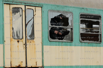 Wspolne cwiczenia antyterorystow, policji, strazy granicznej...