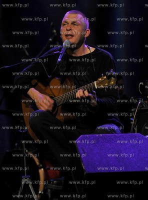 Teatr Muzyczny w Gdyni. Koncert zespo3u Raz Dwa Trzy...