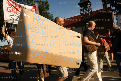 Chwaszczyno. Protest mieszancow Chwaszczyna i okolicznych...