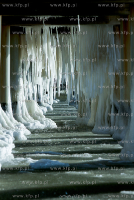 Mrozny poranek w Gdyni Orlowie. Nz. zamarzniete orlowskie...