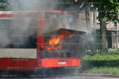 Pozar autobusu ZKM Gdansk na skrzyzowaniu ul.Siennickiej...