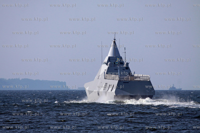 Okret HSwMS Nykoping opuszcza Gdansk. Nowoczesna szwecka...