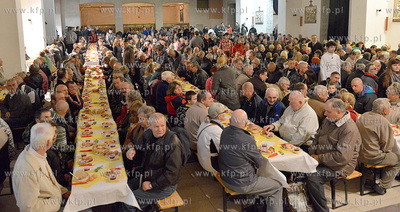 Sniadanie Wielkanocne w dolnym kosciele OO. Franciszkanow...