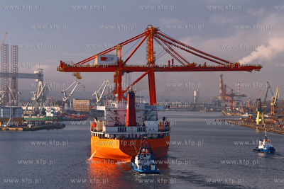 Nowe suwnice dla Baltyckiego Terminalu Kontenerowego...