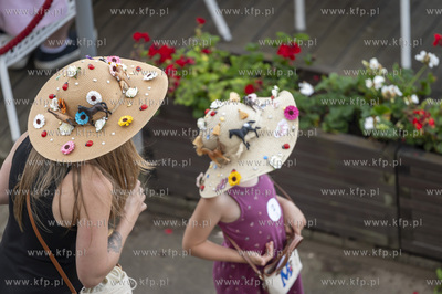 Sopot Wyścigi. Hipodrom. Konkurs kapeluszy i wyścigi...