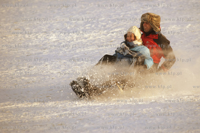 Zimowe szalenstwo w Wiezycy. Zjazd na sankach.
4.01.2009
fot....