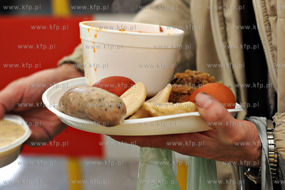 Gdansk, Targ Weglowy. Sniadanie wielkanocne dla ubogich...