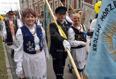 XIII Swiatowy Zjazd Kaszubow w Leborku. Barwny korowod...