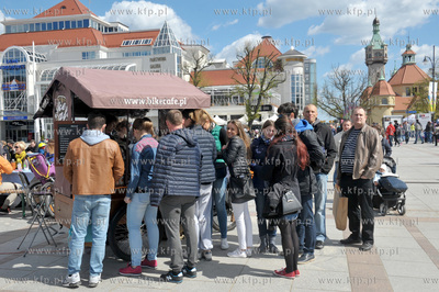 Sopot. Targ sniadaniowy na placu Przyjaciol Sopotu....