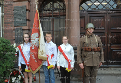 Gdańsk, ul. Kładki. Uroczystość przy tablicy upamiętniającej...