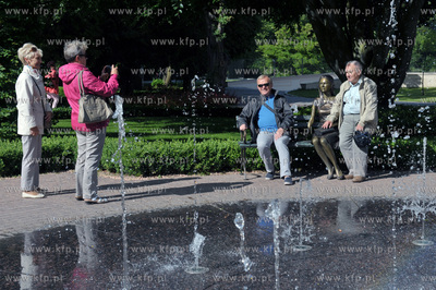 Viva Oliva swieto gdanskiej dzielnicy Oliwa. Spacerowicze...