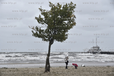 Sztorm i wiatr w Sopocie. Molo zostało zamknięte...