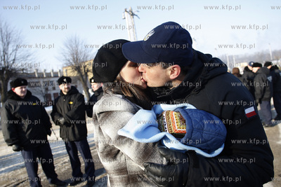 Gdynia Oksywie. Port Wojenny. ORP Bielik wraca z Morza...