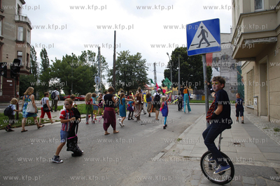 Gdansk. Festiwal Szekspirowski. Dziecieca parada festiwalowa...