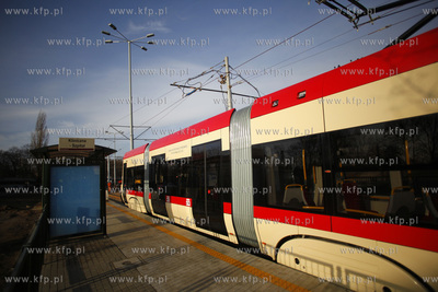 Gdańsk. Próbny przejaz tramwaju po zmodernizowanym...