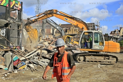 Wyburzanie budynku dworca PKP w Sopocie.
01.08.2013
fot....