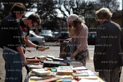 Gdańsk Oliwa. Wymiana książek wśród mieszkańców...